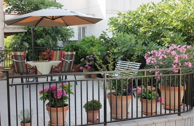 One bedroom apartment with terrace and sea view Makarska (A-21911-a)