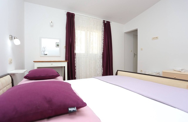One bedroom apartment with terrace Ostrvica, Omiš (A-13749-a)