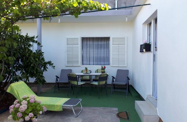 One bedroom apartment with terrace Pirovac, Šibenik (A-20015-b)