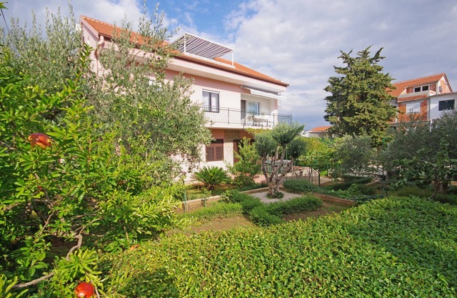 One bedroom apartment with terrace Pirovac, Šibenik (A-23285-a)