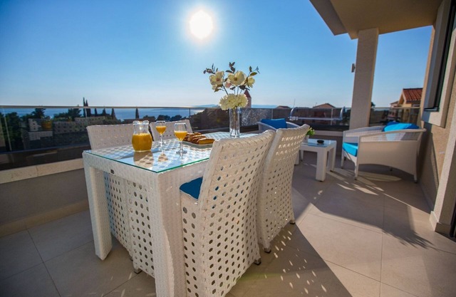 One bedroom apartment with terrace and sea view Promajna, Makarska (A-21175-n)