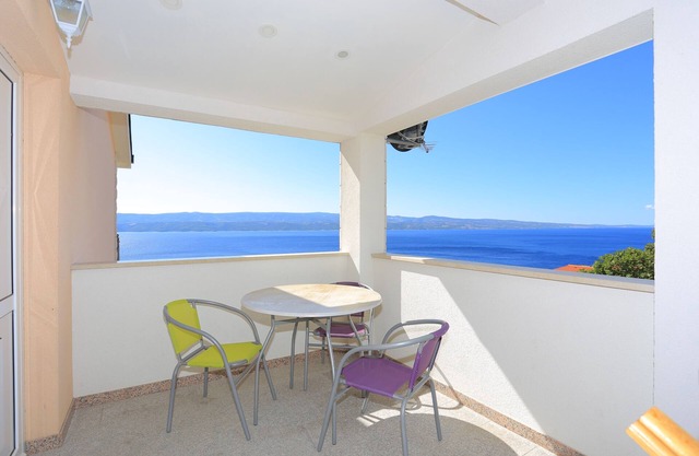 One bedroom apartment with terrace and sea view Stanići, Omiš (A-17894-d)