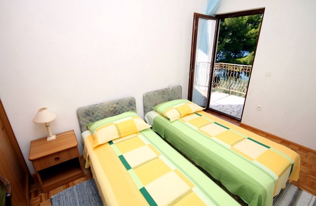 One bedroom apartment near beach Nečujam, Šolta (A-5162-a)