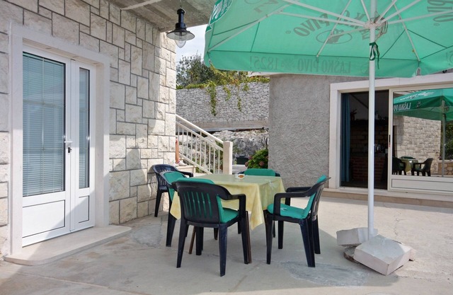 One bedroom apartment with terrace Sumartin, Brač (A-5620-b)