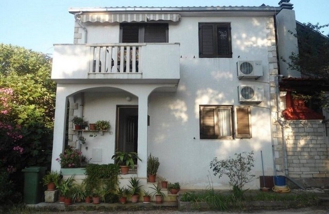 One bedroom apartment with terrace Mirca, Brač (A-22108-a)