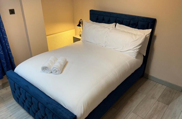 One Bedroom Apartment in Walsall Sleeps 4 FREE WIFI By Villazu