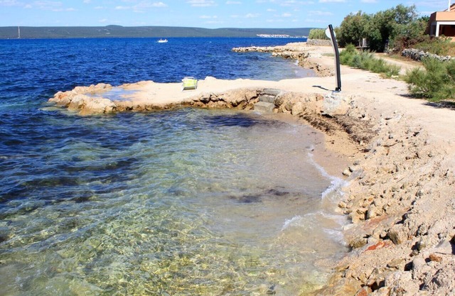 One bedroom apartment near beach Banj, Pašman (A-8206-b)