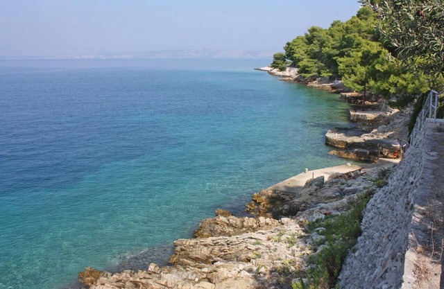 One bedroom apartment near beach Rogač, Šolta (A-5166-d)