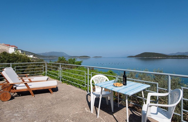 One bedroom apartment near beach Cove Pještata, Pelješac (A-12381-a)