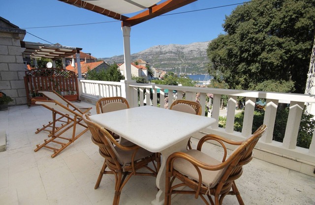 One bedroom apartment near beach Korčula (A-9000-a)