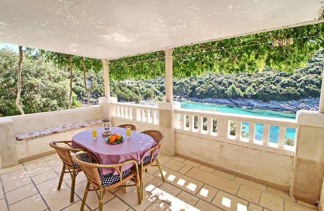 One bedroom apartment near beach Cove Rasohatica, Korčula (A-5453-a)
