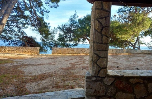 One bedroom apartment near beach Ivan Dolac, Hvar (A-21269-a)