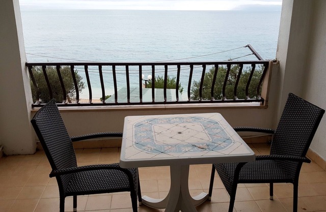 One bedroom apartment near beach Tučepi, Makarska (A-2699-b)