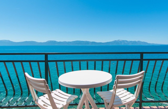 One bedroom apartment near beach Brist, Makarska (A-15465-b)