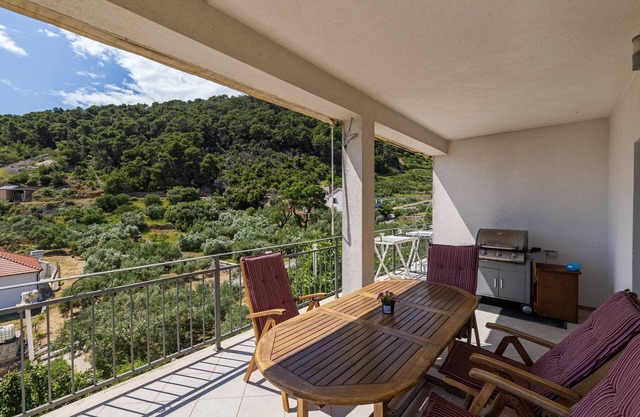 One bedroom apartment near beach Cove Torac, Hvar (A-8653-a)