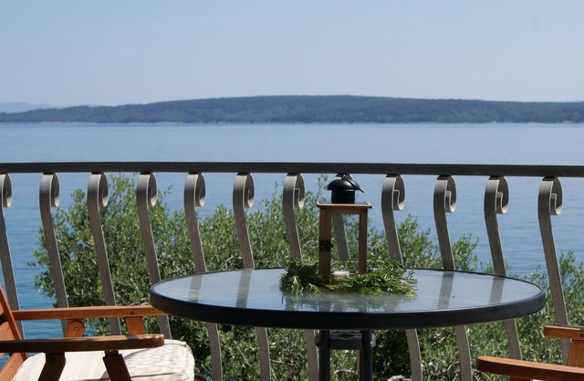 One bedroom apartment near beach Zavala, Hvar (A-553-a)