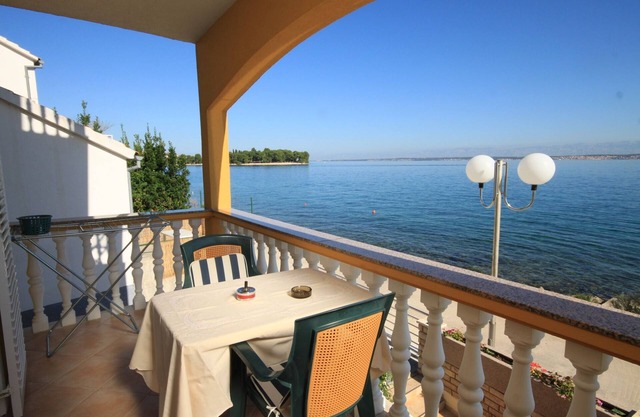 One bedroom apartment near beach Preko, Ugljan (A-8384-a)