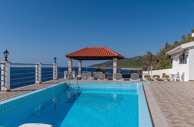 One bedroom apartment near beach Zavalatica, Korčula (A-183-e)