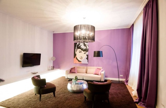 One-Bedroom Apartment with Balcony - Naschmarkt