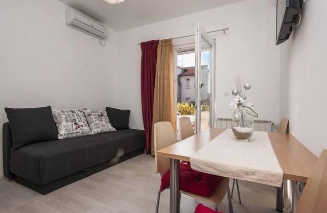 One bedroom apartment with terrace Brodarica, Šibenik (A-6150-a)