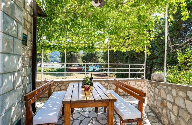 One bedroom apartment with terrace and sea view Žuljana, Pelješac (A-10233-c)