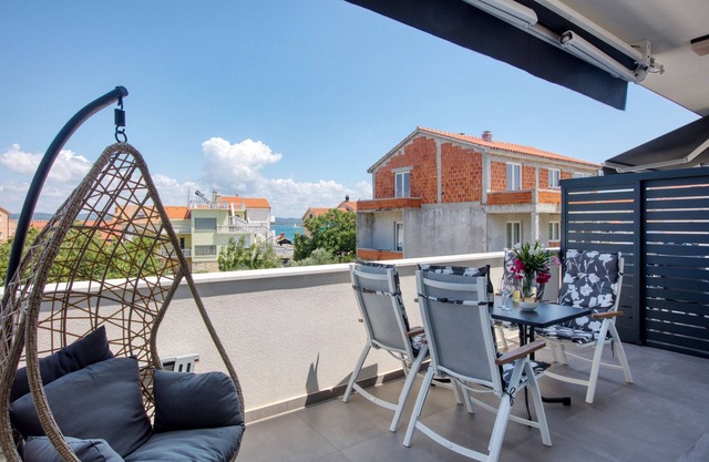 One bedroom apartment with terrace and sea view Betina, Murter (A-20450-a)