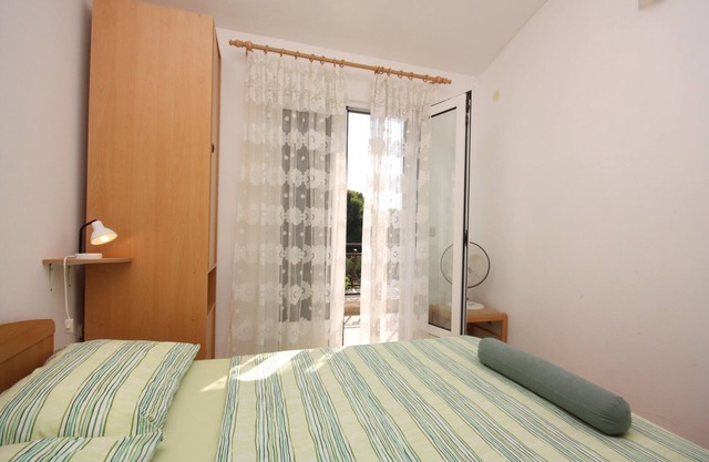 One bedroom apartment with balcony and sea view Maslinica, Šolta (A-5184-b)
