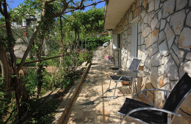 One bedroom apartment with terrace Nečujam, Šolta (A-8691-b)