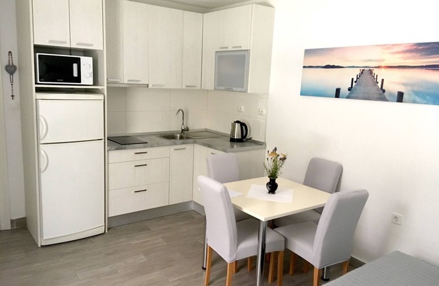 One bedroom apartment with terrace Jezera, Murter (A-19056-c)