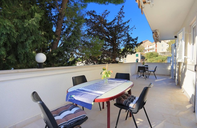 One bedroom apartment with terrace and sea view Marušići, Omiš (A-18497-a)