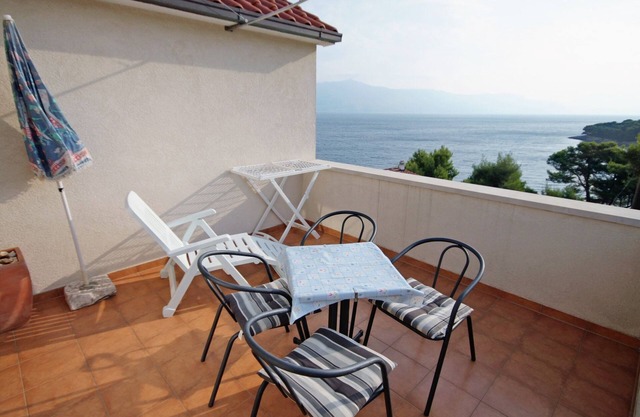One bedroom apartment with terrace and sea view Postira, Brač (A-3244-b)