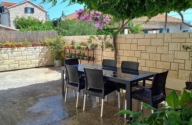 One bedroom apartment with terrace Postira, Brač (A-9241-a)