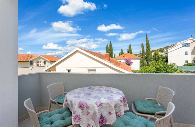 One bedroom apartment with terrace and sea view Mastrinka, Čiovo (A-23399-d)