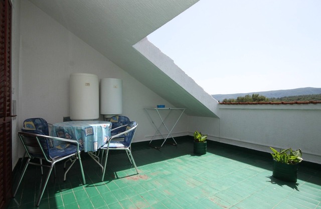 One bedroom apartment with terrace Vrboska, Hvar (A-8748-c)