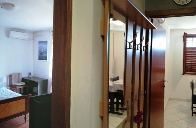 One bedroom apartment with balcony Valbandon, Fažana (A-7355-b)