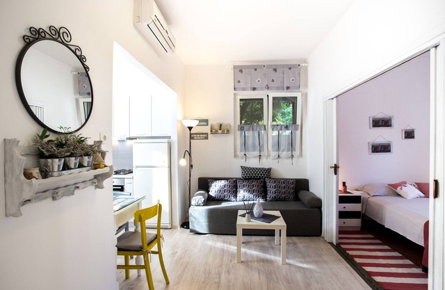 One bedroom apartment with terrace Komiža, Vis (A-11671-a)