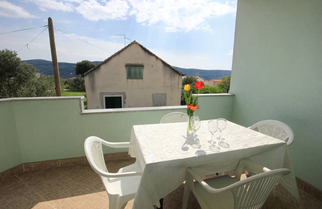 One bedroom apartment with terrace Poljica, Trogir (A-10010-c)