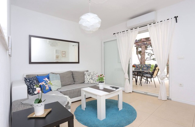 One bedroom apartment with terrace Podaca, Makarska (A-14052-a)