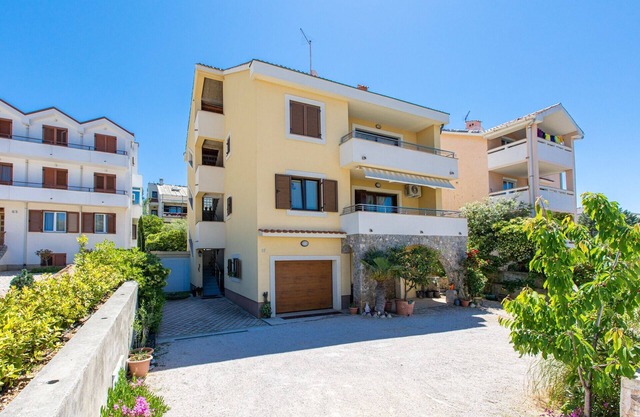 One bedroom apartment with balcony and sea view Punat, Krk (A-19318-a)