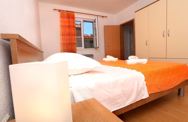 One bedroom apartment with terrace Trogir (A-8683-b)