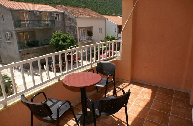 One bedroom apartment with terrace Trpanj, Pelješac (A-3162-b)