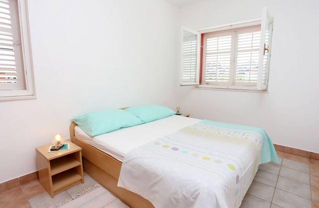 One bedroom apartment with balcony Trpanj, Pelješac (A-10136-a)