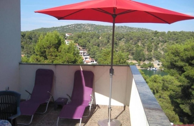 One bedroom apartment with balcony and sea view Zaton, Krka (A-24448-a)