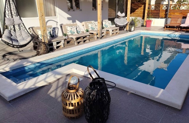 One bedroom apartment with air-conditioning Hvar (A-24484-a)