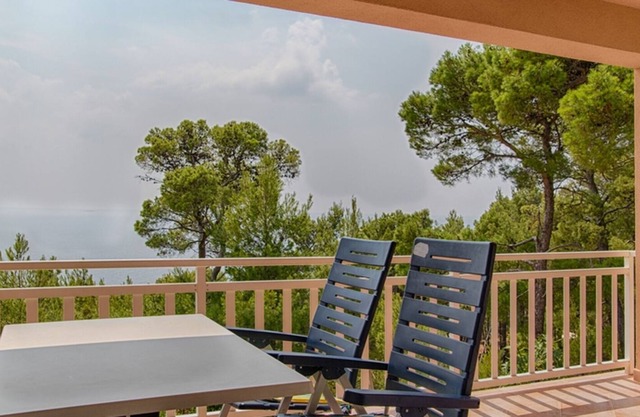 One bedroom apartment with terrace and sea view Sveta Nedilja, Hvar (A-14086-c)