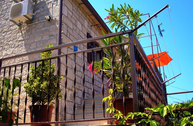 One bedroom apartment with air-conditioning Milna, Brač (A-5242-b)