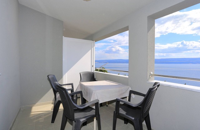 One bedroom apartment with terrace and sea view Nemira, Omiš (A-17039-a)