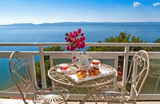 One bedroom apartment with terrace and sea view Pisak, Omiš (A-1004-b)