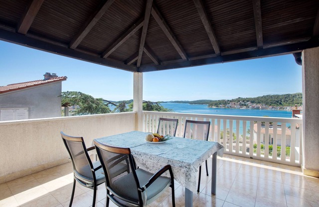 One bedroom apartment with terrace and sea view Tisno, Murter (A-812-b)
