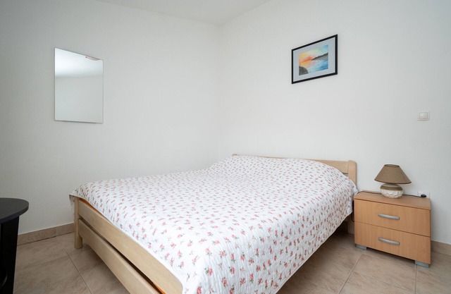 One bedroom apartment with terrace and sea view Tkon, Pašman (A-17360-b)
